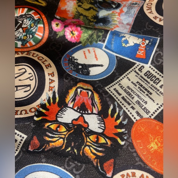 100% Gucci Silk Monogram Courrier Print Scarf - Picture 3 of 13